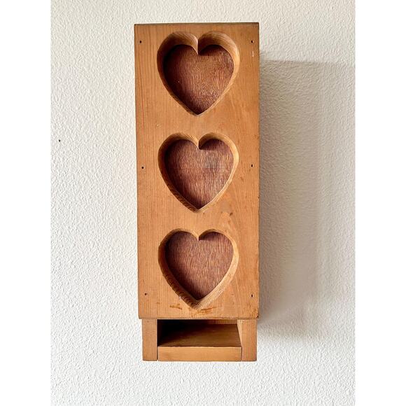 Vintage Wood Heart Cutout Shelf - Card Deck / Item Dispenser - Picture 3 of 5